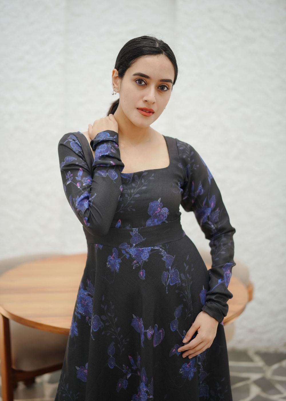 Linen Black Iris